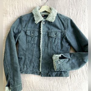 DIESEL - "Vintage Chic: DIESEL Women's Trucker Jeans Jacket with Teddy Lining"